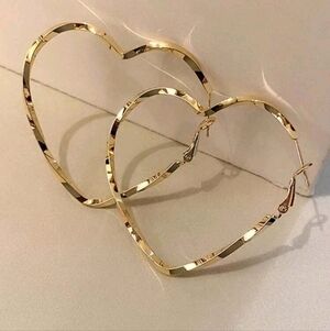 💖Heart Shaped Twisted Design Hoop Earrings
